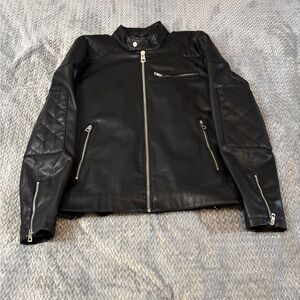 Men’s Guess Black Leather Biker Motorcycle Jacket Quilted Sleeve Size Medium
